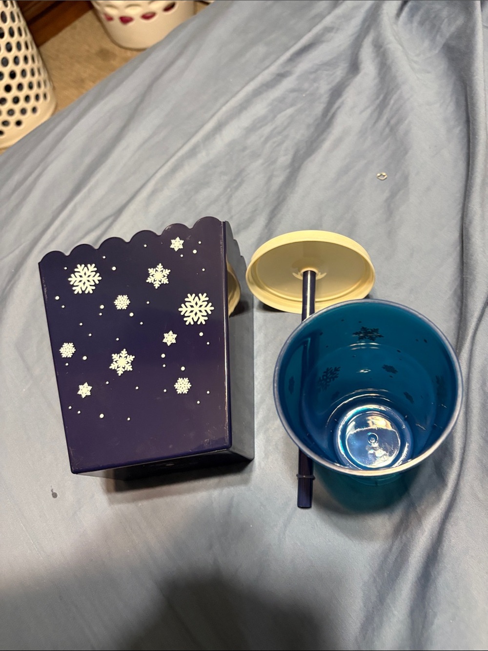 Navy Snowflake plastic Tumbler & Box Set new - Picture 7 of 8